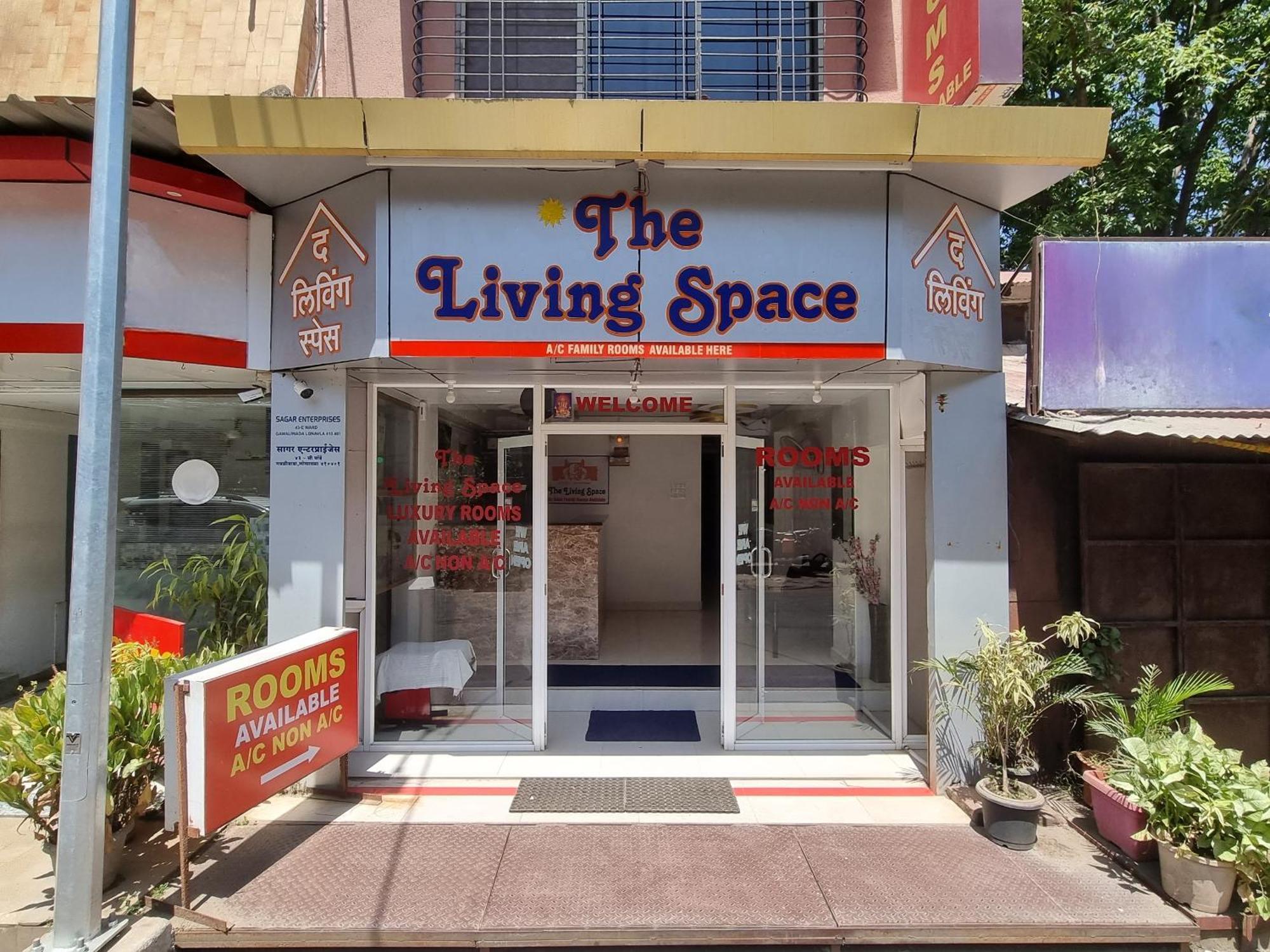 The Living Space Лонавала Екстериор снимка