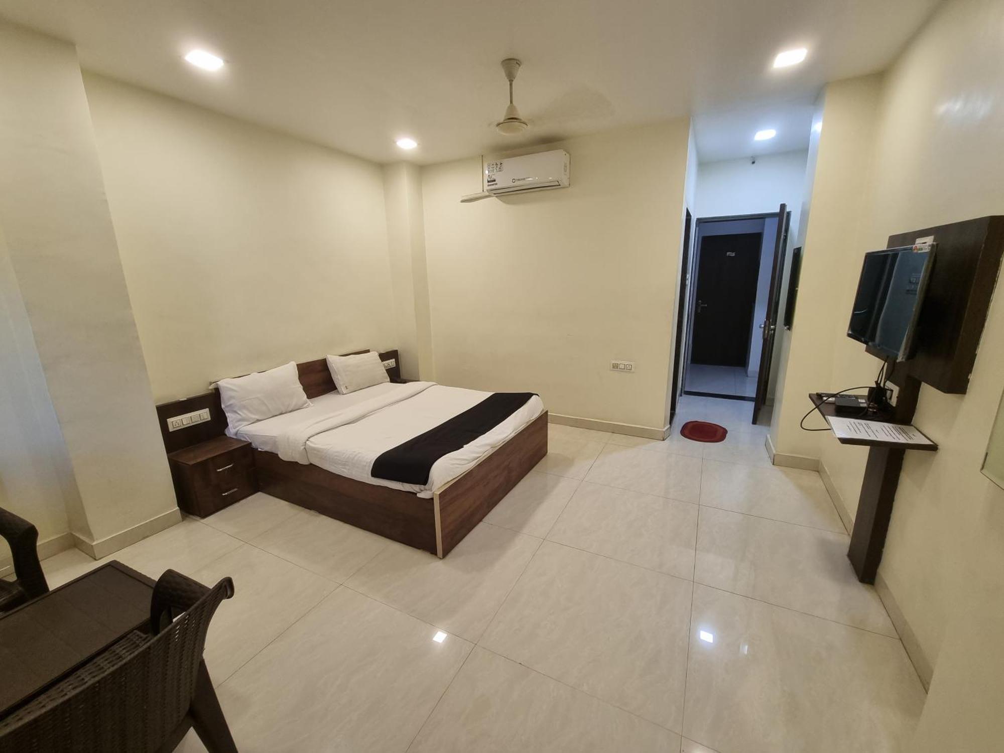 The Living Space Лонавала Екстериор снимка