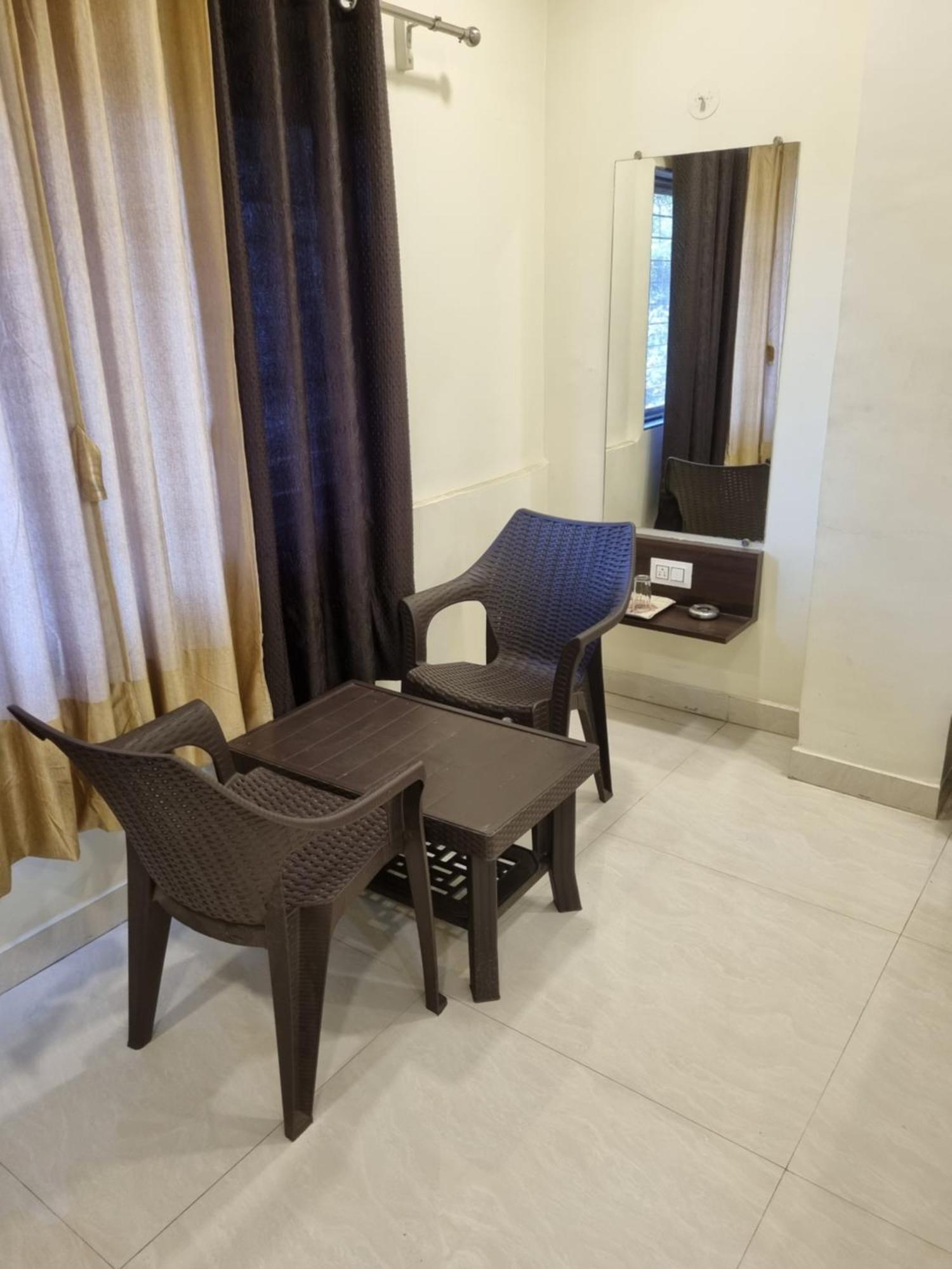 The Living Space Лонавала Екстериор снимка